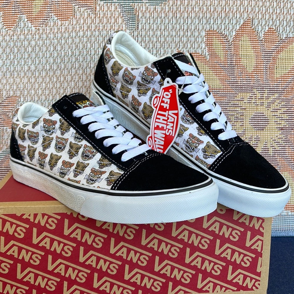 Vans Men’s Old Skool
Jaguar Black
VN0A5JMIBLK
sneakers - Picture 6 of 16
